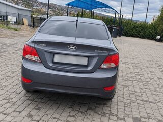 2013 Hyundai Solaris I, серый, 740000 рублей, вид 4