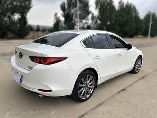 2023 Mazda 3 Axela IV (BP), белый, 1840000 рублей, вид 4