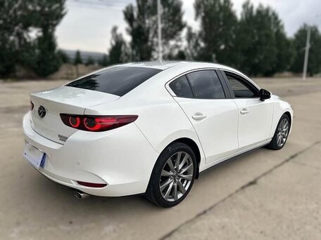 2023 Mazda 3 Axela IV (BP), белый, 1840000 рублей, вид 4