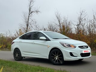 2013 Hyundai Solaris I, белый, 790000 рублей, вид 3