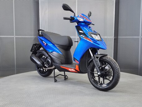 2025 Aprilia SR 125, синий, 223000 рублей, вид 2