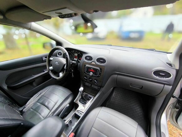 2009 Ford Focus II Рестайлинг, серебристый, 530000 рублей - вид 5