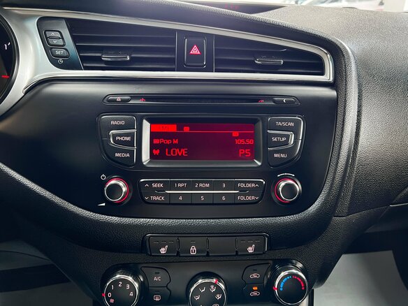 2016 Kia Ceed II Рестайлинг, серебристый, 1200000 рублей - вид 18