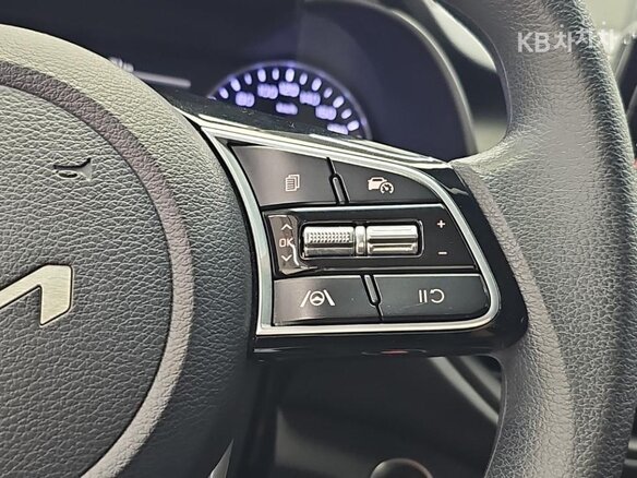 2023 Kia K3 II Рестайлинг, белый, 1650000 рублей - вид 10