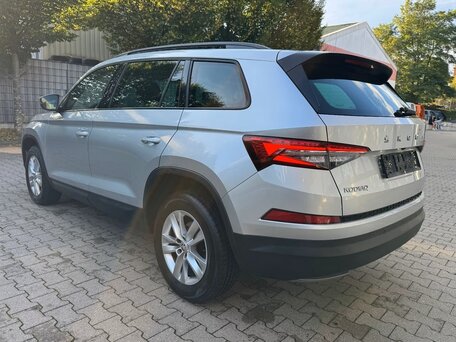2023 Skoda Kodiaq I Рестайлинг, серебристый, 3490000 рублей, вид 4