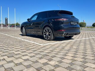 2019 Porsche Cayenne Turbo III, чёрный, 8600000 рублей, вид 3