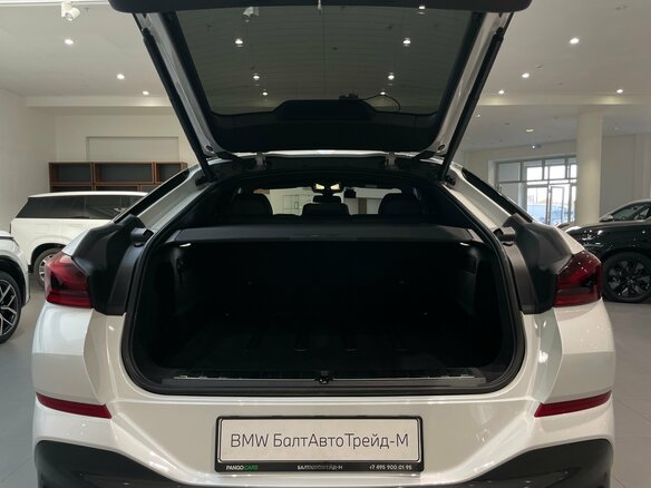 2024 BMW X6 40i III (G06) Рестайлинг, белый, 11960000 рублей - вид 30