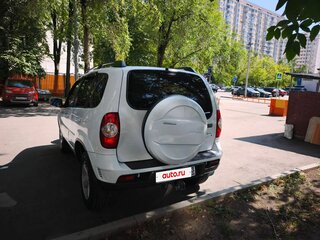 2013 Chevrolet Niva I Рестайлинг, белый, 680000 рублей, вид 4