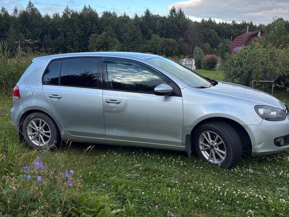 2011 Volkswagen Golf VI, серебристый, 450000 рублей - вид 1