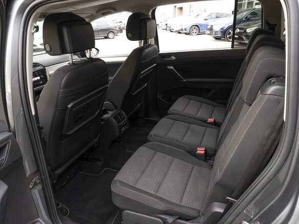 2019 Volkswagen Touran II, серый, 1819000 рублей - вид 10