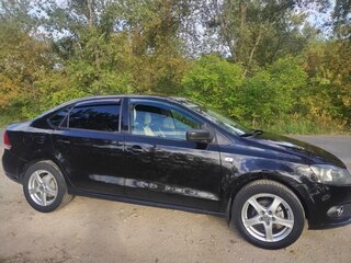 2014 Volkswagen Polo V, чёрный, 780000 рублей, вид 3