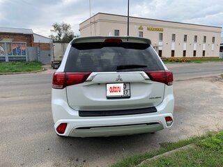 2022 Mitsubishi Outlander III Рестайлинг 3, белый, 2990000 рублей, вид 4