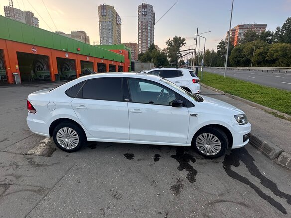 2017 Volkswagen Polo V Рестайлинг, белый, 1150000 рублей - вид 3
