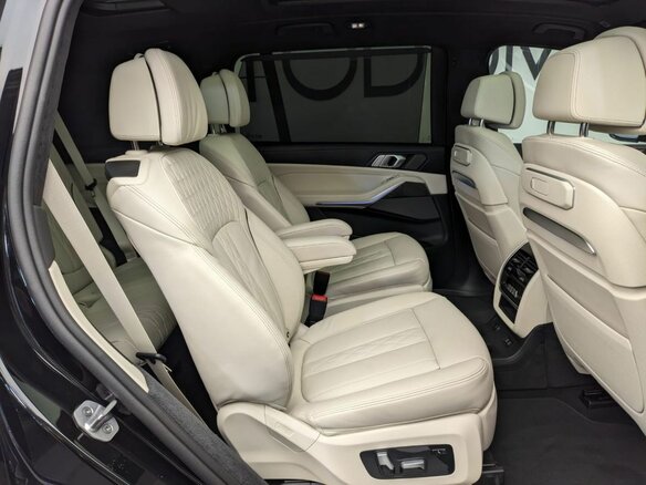 2025 BMW X7 40i I (G07) Рестайлинг, чёрный, 15300000 рублей - вид 11