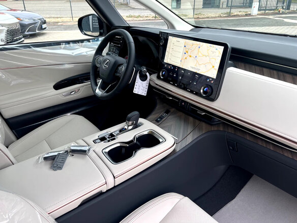 2026 Lexus LM 350h II, чёрный, 16200000 рублей - вид 9