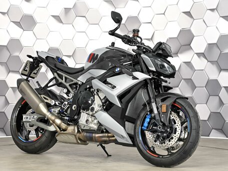 2025 BMW M 1000 R, серебристый, 2900000 рублей, вид 1