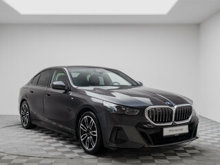 2023 BMW 5 серии 520d xDrive VIII (G60/G61/G68), серый, 7800000 рублей, вид 5