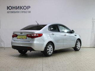 2013 Kia Rio 4-speed III, серебристый, 499000 рублей, вид 2