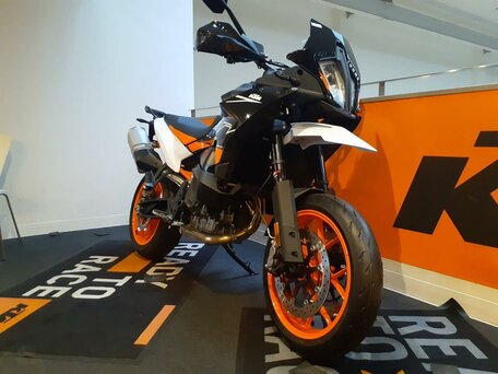 2024 KTM 890 SMT, чёрный, 1199000 рублей, вид 3
