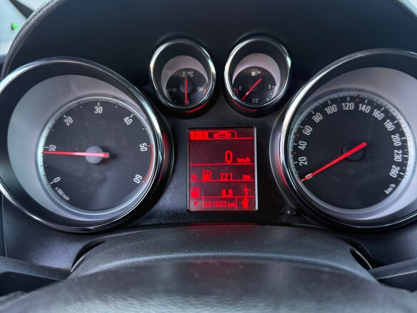 2012 Opel Astra GTC J Рестайлинг, белый, 800000 рублей - вид 9