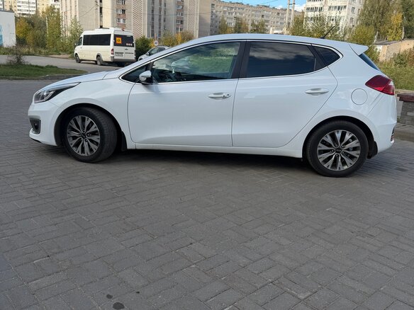 2016 Kia Ceed II Рестайлинг, белый, 1090000 рублей - вид 4