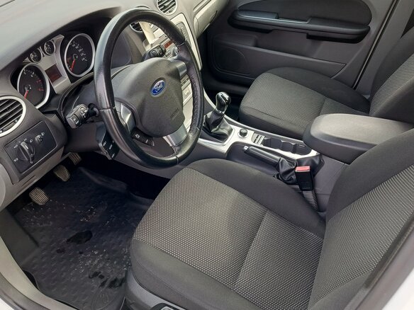 2011 Ford Focus II Рестайлинг, белый, 680000 рублей - вид 6