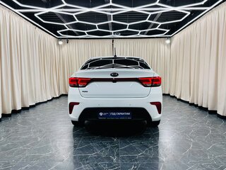 2020 Kia Rio IV Рестайлинг, белый, 1649999 рублей, вид 5