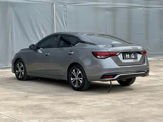 2025 Nissan Sylphy IV (B18) Рестайлинг, серый, 1800000 рублей, вид 4