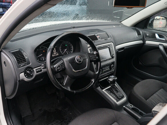 2011 Skoda Octavia DSG7 II (A5) Рестайлинг, белый, 650000 рублей - вид 10