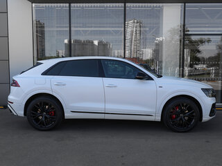 2018 Audi Q8 55 TFSI I (4M), белый, 5098000 рублей, вид 4