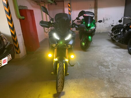 2022 Yamaha MT-09 Tracer (FJ-09), серый, 1349000 рублей, вид 1