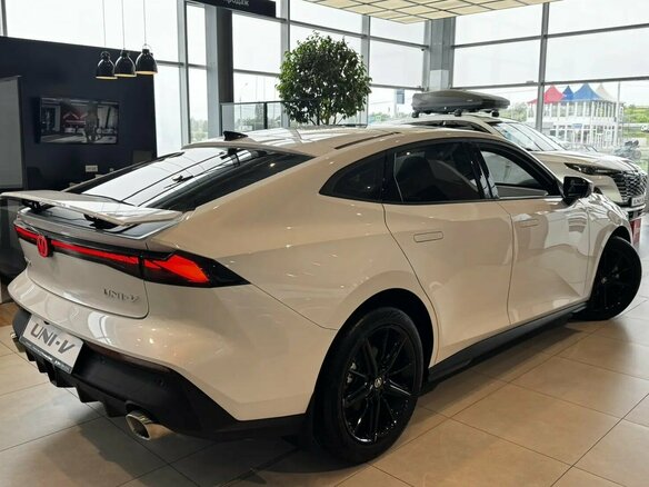 2025 Changan UNI-V I, белый, 3429900 рублей - вид 1