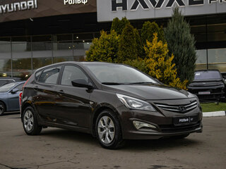 2015 Hyundai Solaris I Рестайлинг, коричневый, 858000 рублей, вид 2