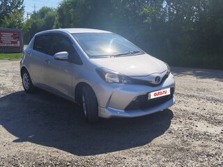 2014 Toyota Vitz III (XP130) Рестайлинг, серый, 660000 рублей, вид 3
