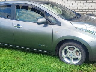 2013 Nissan Leaf (EM57) I (ZE0/AZE0), серый, 899990 рублей, вид 4