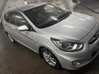 2013 Hyundai Solaris I, серебристый, 550000 рублей, вид 4