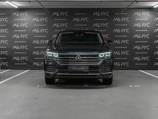 2020 Volkswagen Touareg III, серый, 4890000 рублей, вид 2
