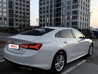 2018 Chevrolet Malibu 8-speed IX, белый, 1700000 рублей, вид 3