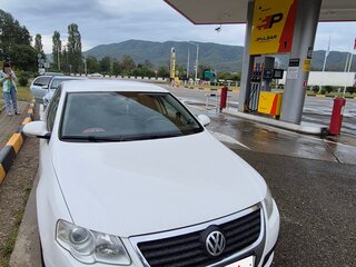2010 Volkswagen Passat B6, белый, 690000 рублей, вид 2