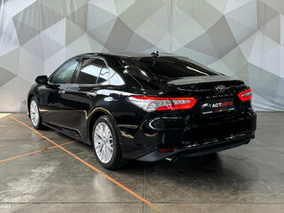 2020 Toyota Camry VIII (XV70), чёрный, 2850000 рублей, вид 4