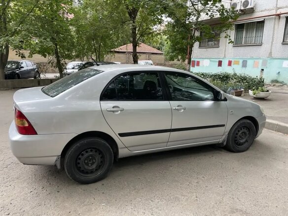 2003 Toyota Corolla IX (E120, E130), серебристый - вид 1