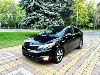 2016 Kia Rio III Рестайлинг, чёрный, 1100000 рублей, вид 1