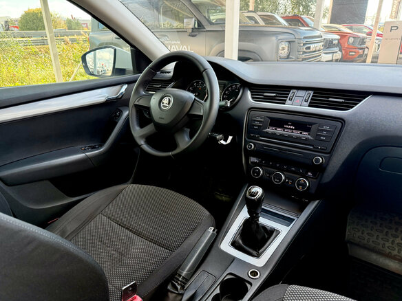 2013 Skoda Octavia III (A7), белый, 875000 рублей - вид 7