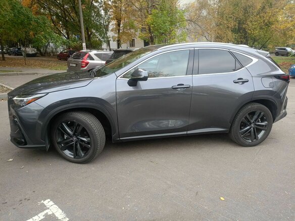 2023 Lexus NX 350h II, серый, 8300000 рублей - вид 3