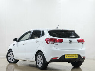 2017 Kia Rio III Рестайлинг, белый, 1249000 рублей, вид 4