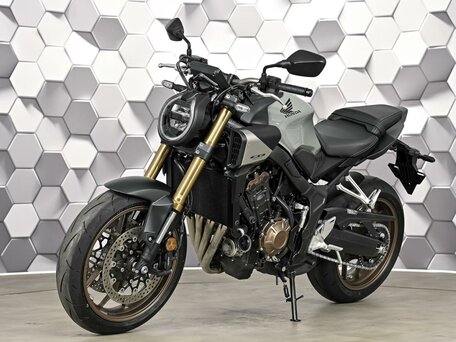 2026 Honda CB 650R, серый, 1377000 рублей, вид 2