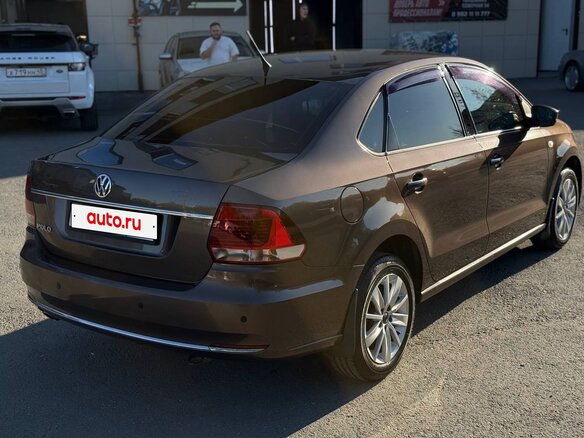 2015 Volkswagen Polo V Рестайлинг, коричневый, 1300000 рублей - вид 4