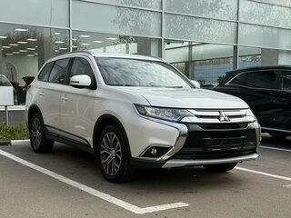 2018 Mitsubishi Outlander III Рестайлинг 2, белый, 1790000 рублей, вид 1