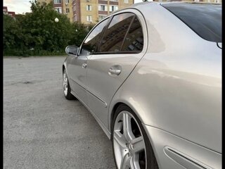 2004 Mercedes-Benz E-Класс 500 III (W211, S211), серебристый, 1200000 рублей, вид 3