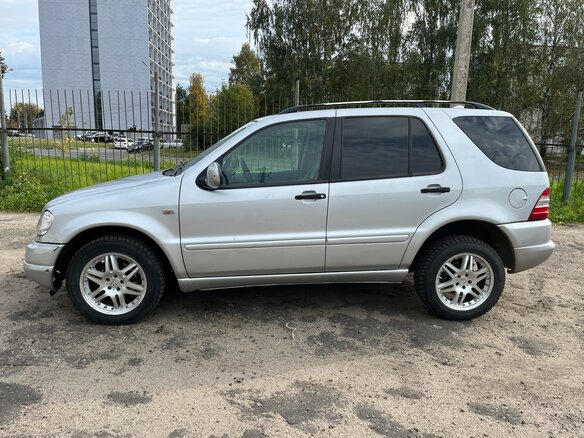 2000 Mercedes-Benz M-Класс 320 I (W163), серый, 650000 рублей - вид 3